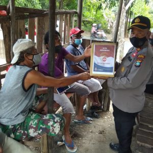 Buruh Angkut Di Pelabuhan Tanjung Unggat Terima Paket Sembako