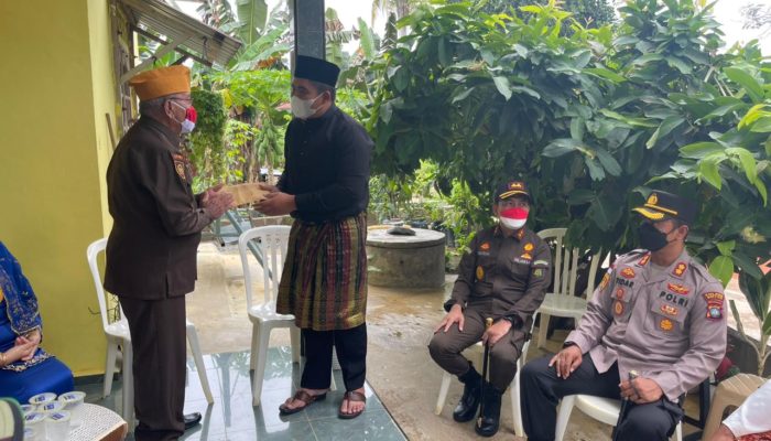 Pemkab Bintan Bersama Forkopimda Berikan Tali Asih Veteran 
