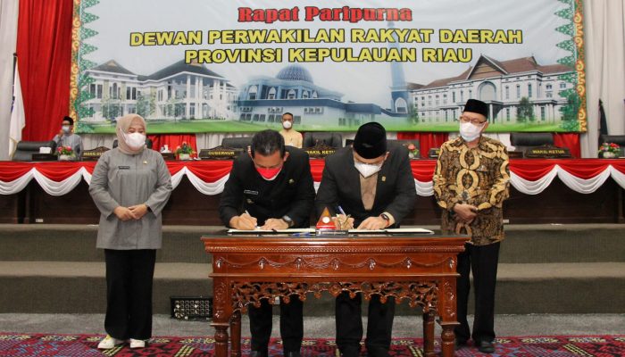 DPRD Kepri Sahkan Perda Pembentukan dan Susunan Perangkat Daerah