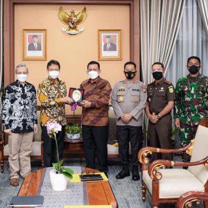 Tuntaskan Vaksinasi 100%, Gubernur dan FKPD Temui Menkes Minta Tambahan Vaksin