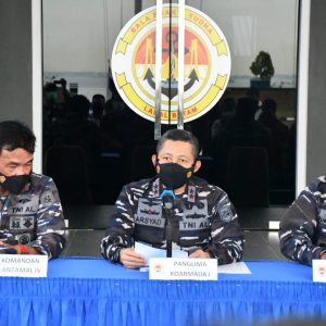 KRI John Lee Amankan Kapal MT Trovolos Buronan Negara Kamboja