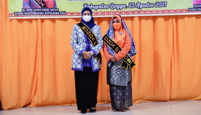Maratusholiha Nizar Dikukuhkan Sebagai Bunda PAUD Lingga