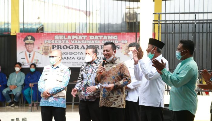 Gubernur Ansar Hadiri Penyuntikan Vaksin di Tanjunguncang