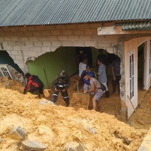 Kapolres Bintan Tinjau Lokasi Banjir Dan Tanah Longsor