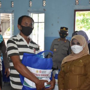 Tinjau Vaksinasi Merdeka, Polres Tanjungpinang Bersama FKPD Serahkan Bansos