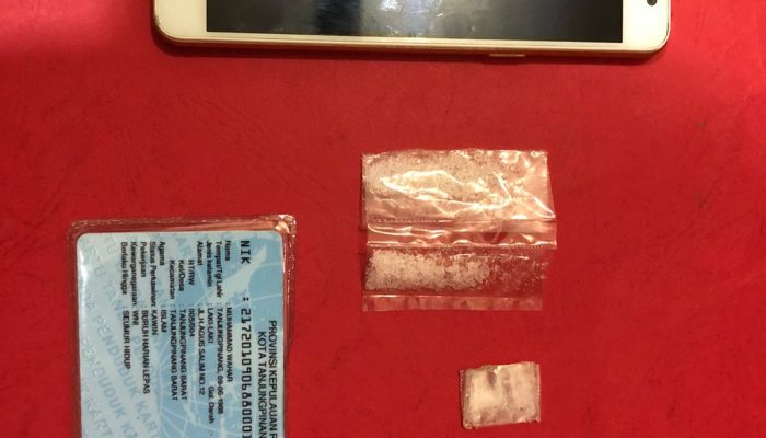 Sabu 0,89 Gram Sempat Dibuang Ke Tanah Saat Petugas Satresnarkoba Polres Tanjungpinang Mendekat
