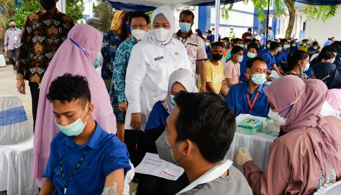 Wagub Marlin Tinjau Vaksinasi Dosis Dua 1700 Karyawan PT Volex