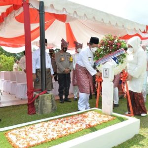 Gubernur Dan Wagub Kepri Ziarah Makam Pejuang Pembentukan Kepri