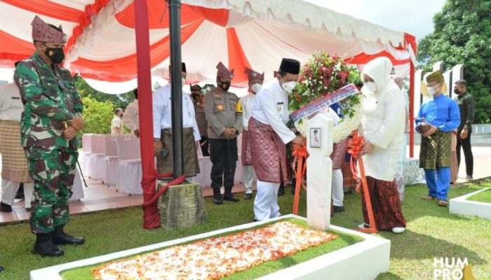 Gubernur Dan Wagub Kepri Ziarah Makam Pejuang Pembentukan Kepri