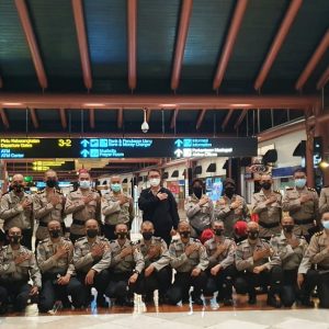 Polri Berangkatkan 100 Resimen Vaksinator Covid-19 Ke PON XX Papua