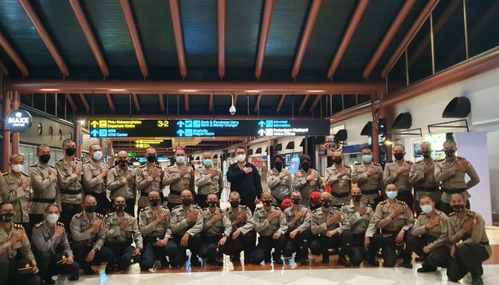 Polri Berangkatkan 100 Resimen Vaksinator Covid-19 Ke PON XX Papua