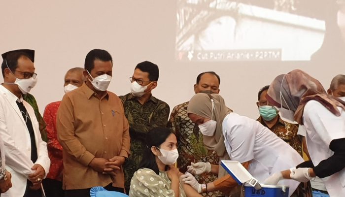 Vaksinasi Bumil Dan Busui, Gubernur Ansar : Mudah Mudahan Covid-19 Di Kepri Cepat Diakhiri