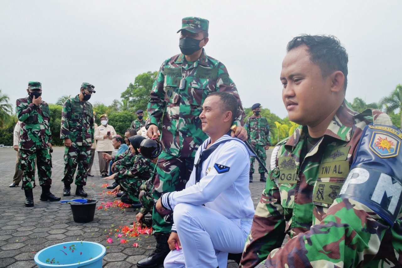 6 Prajurit Mako Lantamal IV Tanjungpinang Naik Pangkat