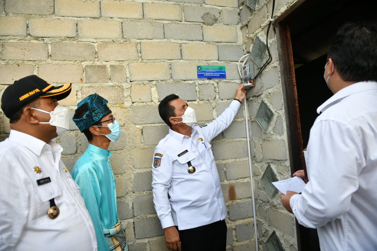 Gubernur Kepri Targetkan 15 Desa Di Kepri Dialiri Listrik Hingga Akhir 2021