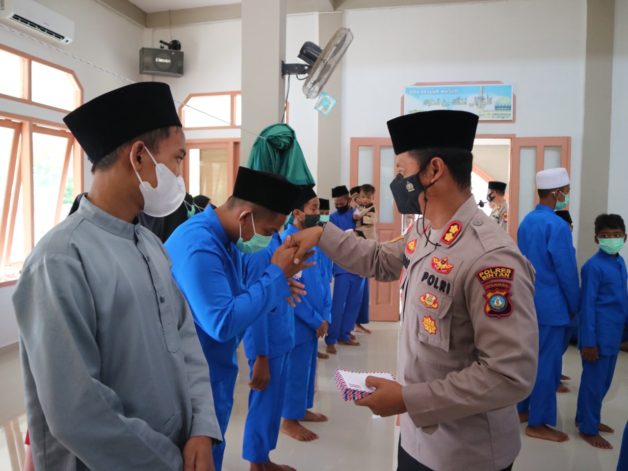 Peringati Maulid Nabi, Polres Bintan Santuni Yatim Piatu