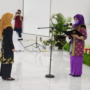 Hj. Dewi Kumalasari Ansar Lantik Bunda PAUD dan Dekranasda Natuna