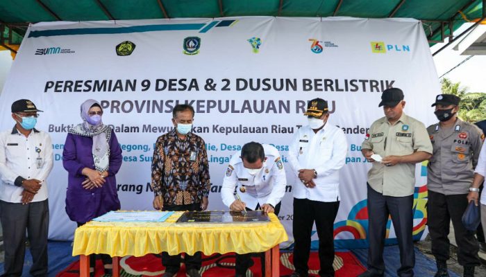 HLN ke-76, Gubernur Resmikan 9 Desa 2 Dusun Di Kepri Berlistrik PLN