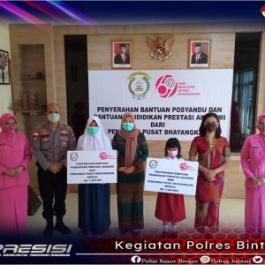 Bhayangkari Bintan Salurkan Bantuan Untuk Posyandu Dan Anak Berprestasi