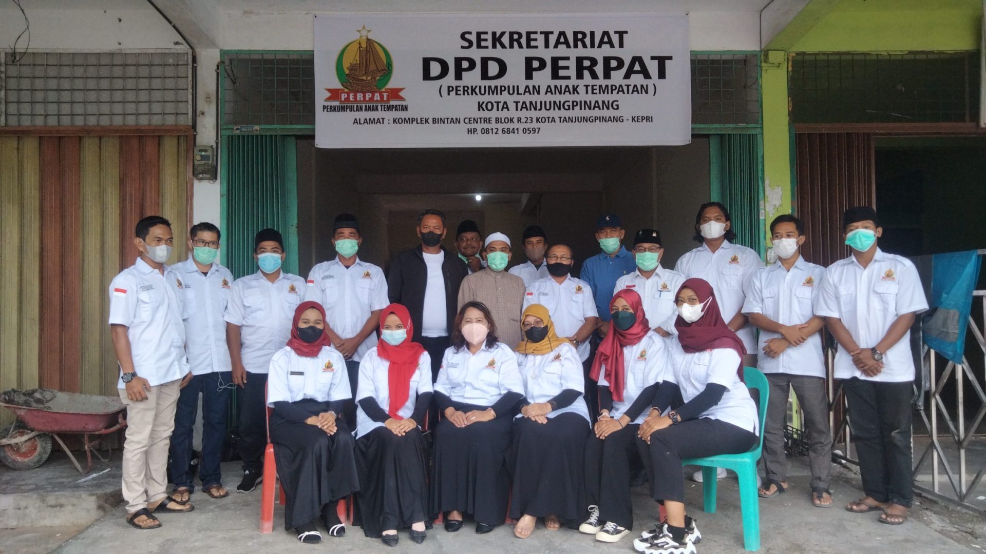 Foto Bersama Perpat Versi Saparuddin MudaUsai Penempatan Kantor Baru dan Syukuran