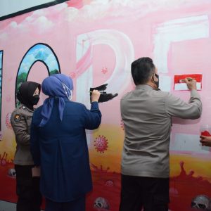 20 Seniman Ikuti Bhayangkara Mural Festival Di Provinsi Kepri