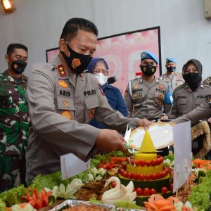 Potong Tumpeng, Peringati HUT Humas Polri Ke-70 Tahun