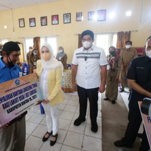 Pemkab Bintan Serahkan BLT Tahap Pertama Kepada Lansia