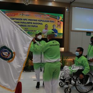 Gubernur Kepri Lepas 22 Atlet NPCI Kepri ke Papernas XVI  Papua