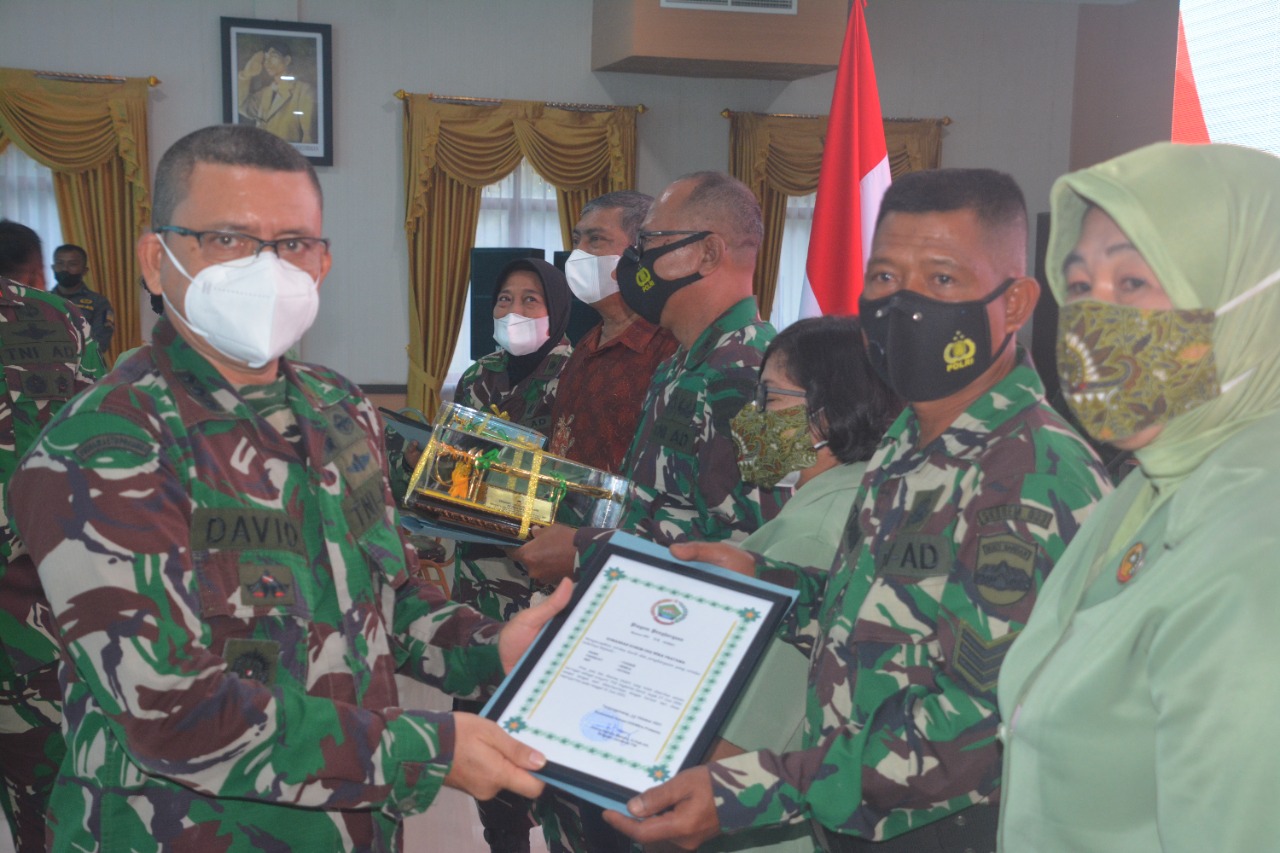 4 Prajurit Korem 033/Wira Pratama Wisuda Purnawira