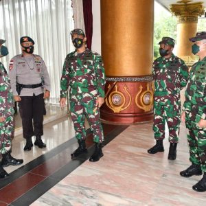 Danrem 033 WP Tinjau PMI Jalani Karantina Mandiri Di 7 Hotel Kota Batam
