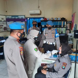 Antisipasi Narkoba, Propam Polres Tanjungpinang Cek Urine Personil Secara Acak