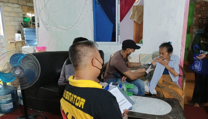 Warga Takut Suntik Vaksin Dan Lansia Sasaran Vaksinasi Door To Door