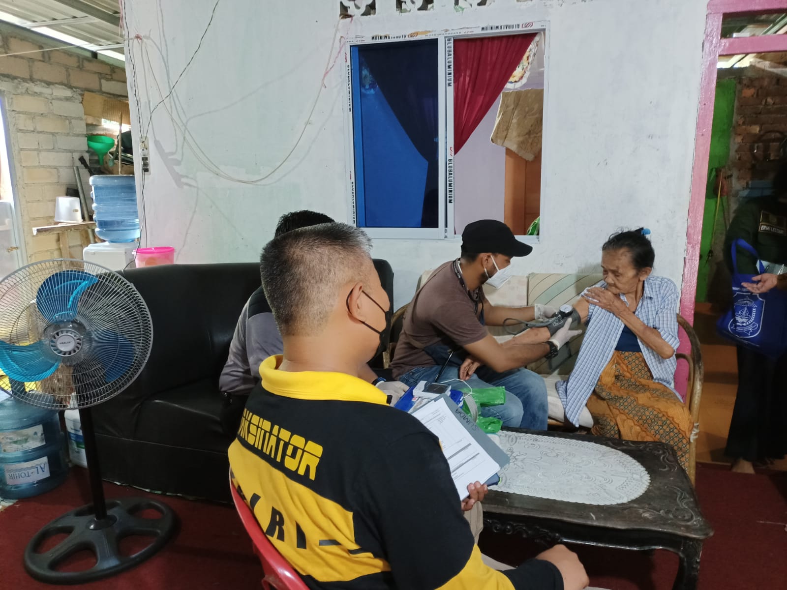 Warga Takut Suntik Vaksin Dan Lansia Sasaran Vaksinasi Door To Door