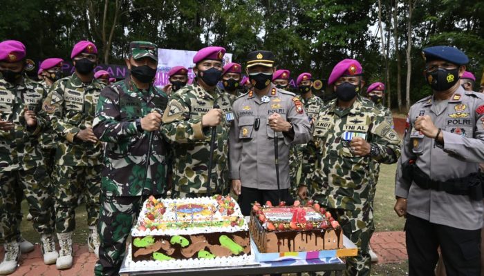HUT Ke-76 Korps Marinir, Kapolres Tanjungpinang Beri Kejutan 