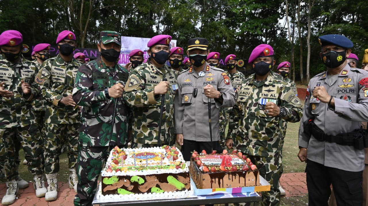 HUT Ke-76 Korps Marinir, Kapolres Tanjungpinang Beri Kejutan 