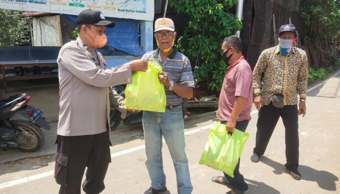 Polsek Pelabuhan SBP Bagikan Sembako Untuk Warga