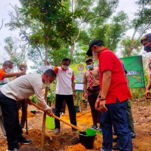 Peringati HMPI 2021, DLHK Kepri Tanam Pohon Di Hutan Lindung Bukit Kucing