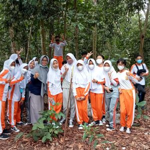 DLHK Kepri Dukung SMPN 4 Tanjungpinang  Jadikan Hutan Sebagai Paru Paru Sekolah 