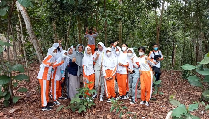 DLHK Kepri Dukung SMPN 4 Tanjungpinang  Jadikan Hutan Sebagai Paru Paru Sekolah 