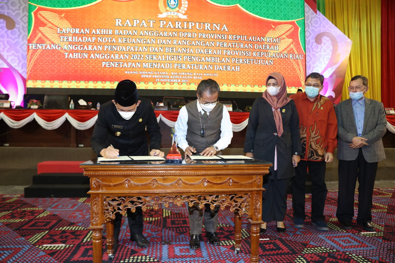 DPRD Kepri Sahkan Ranperda APBD Kepri Tahun 2022 Jadi Perda 