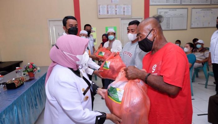 27 Nelayan Kelurahan Kampung Bulang Terima Bantuan Alat Tangkap Perikanan