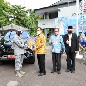 Gubernur Kepri Serahkan Mobil Operasional Untuk Kamla