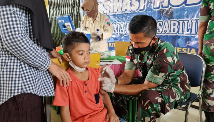 Serbuan Vaksinasi Lanud RHF Menyusuri Pelajar SD di Tanjungpinang