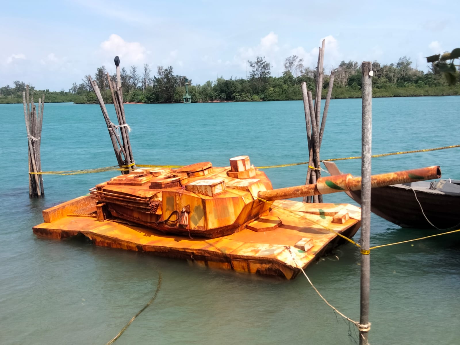 Nelayan Temukan Benda Serupa Tank Di Perairan Pulau Beruan Bintan