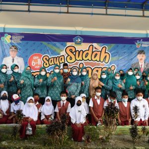 TP-PKK Kepri Tinjau Vaksinasi Anak Bagikan 100 Susu Untuk Balita Di Bintan