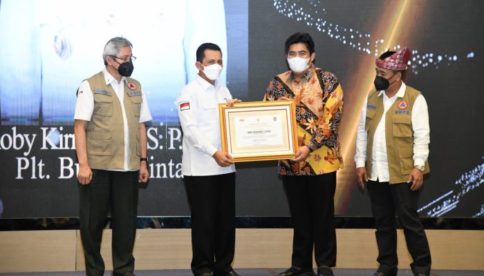 Gubernur Kepri Berikan Penghargaan Untuk FKPD, Bupati/Walikota Instansi Vertikal dan Ormas