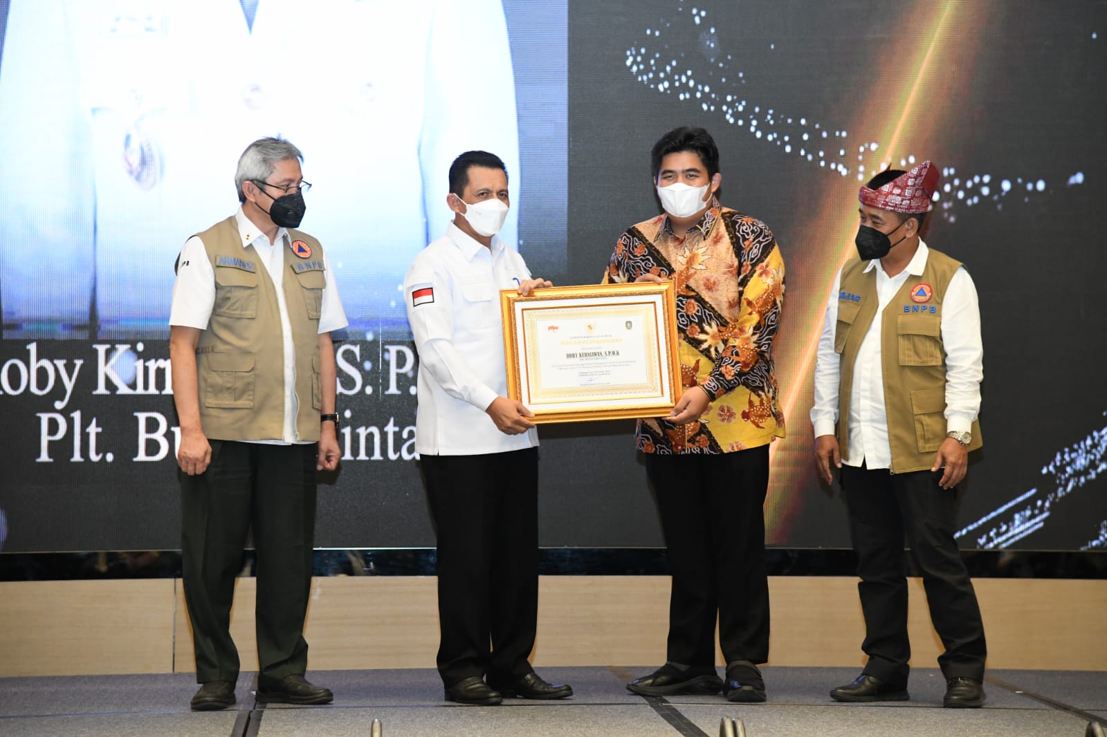 Gubernur Kepri Berikan Penghargaan Untuk FKPD, Bupati/Walikota Instansi Vertikal dan Ormas