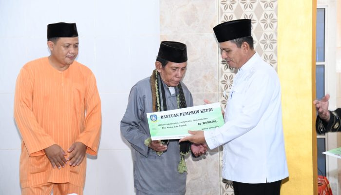 Untuk Pembangunan, Masjid Raudhatul Jannah Terima Bantuan Rp200 Juta