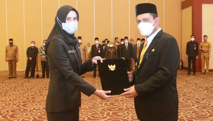 Gubernur Kepri Melantik 135 Kepala Sekolah, Pengawas SMA, SMK, dan SLB Se-Kepri