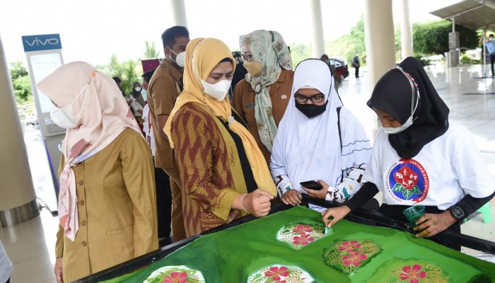 Dewi Kumalasari : Penyandang Disabilitas Membatik Agar Mandiri