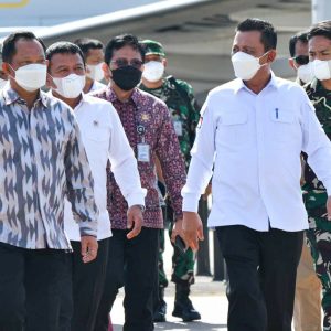 Gubernur Ansar Sambut Kedatangan Mendagri Dan Wamenhan di Bandara VIP Batam